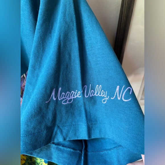 Floral Graphic T-Shirt - Picture 4 of 8